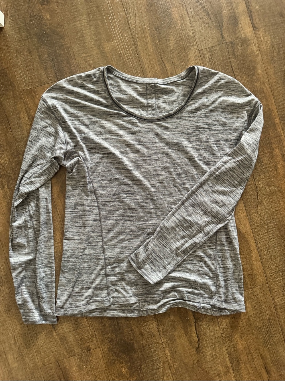 lululemon athletica Heather Gray Long-Sleeve Scoop Neck Top